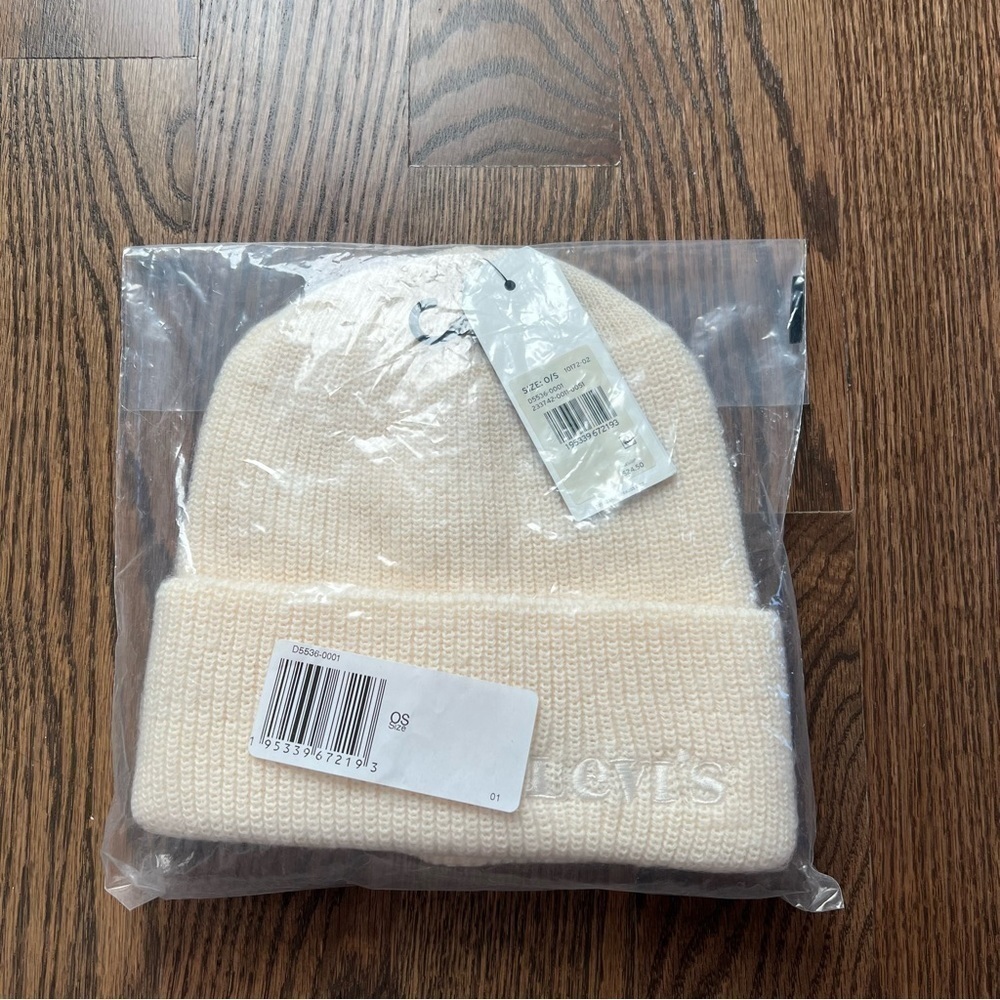 NWT Levis warm cream colored beanie hat